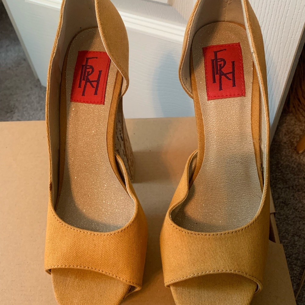 Heels - Picture 4 of 4